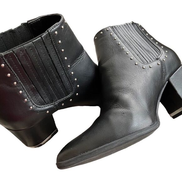 Michael Michael Kors Gemma black Leather
Mid Booties size 6 - Picture 6 of 8